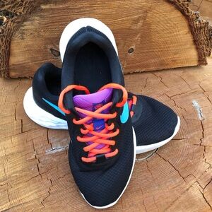 NIKE Women’s Running Shoes Size 8